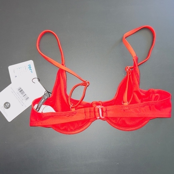 NWT PrettyLittleThing Red Underwired High Apex Bikini Top size 2 - Picture 3 of 3